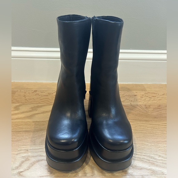 EUC Steve Madden’s ‘Cobra’ Black Genuine Leather Boots, Size 8 - Picture 1 of 10